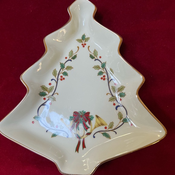 Mikasa “ Holiday Elegance “ Christmas Tree Dish. - Picture 1 of 8
